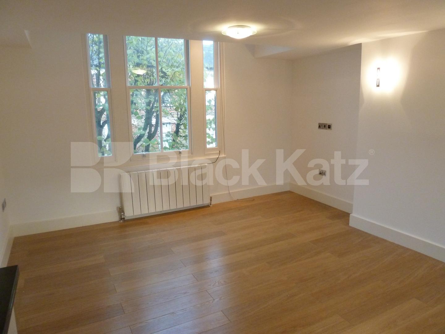 			NEW INSTRUCTION, 2 Bedroom, 1 bath, 1 reception Flat			 Stavordale Road, ISLINGTON,HIGHBURY